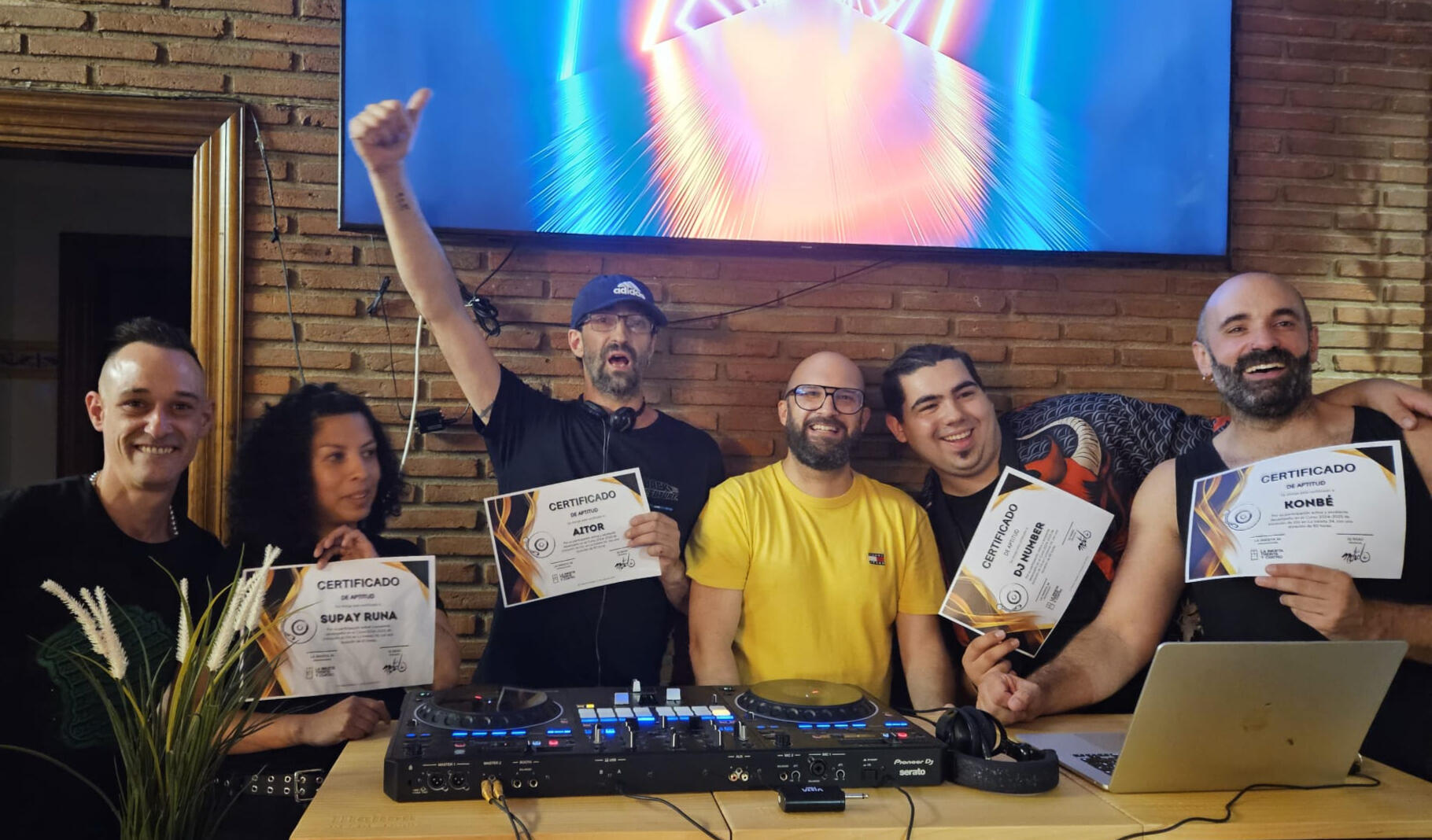 Aprende a pinchar desde nivel -1, no hace falta experiencia, solo animate a aprender.